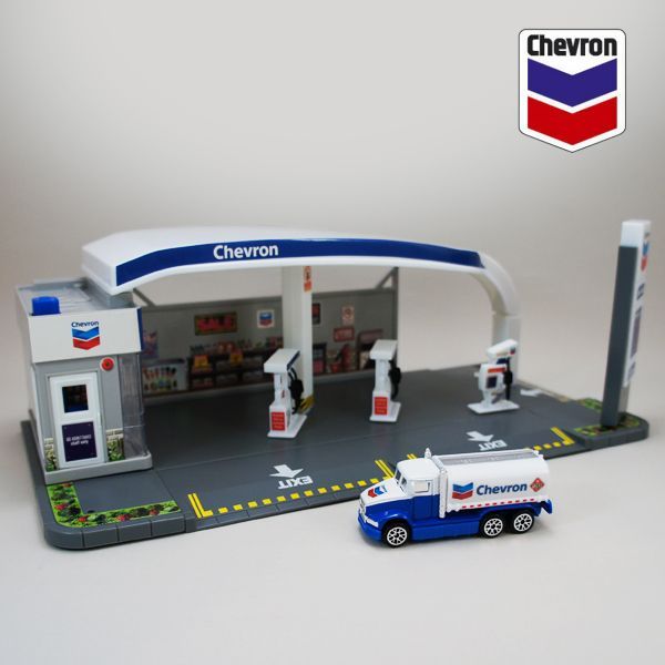 daron chevron gas station playset