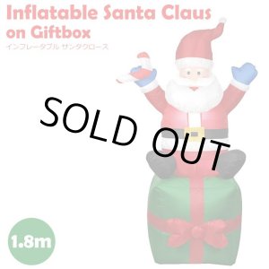 画像: Inflatable Santa Claus on Giftbox